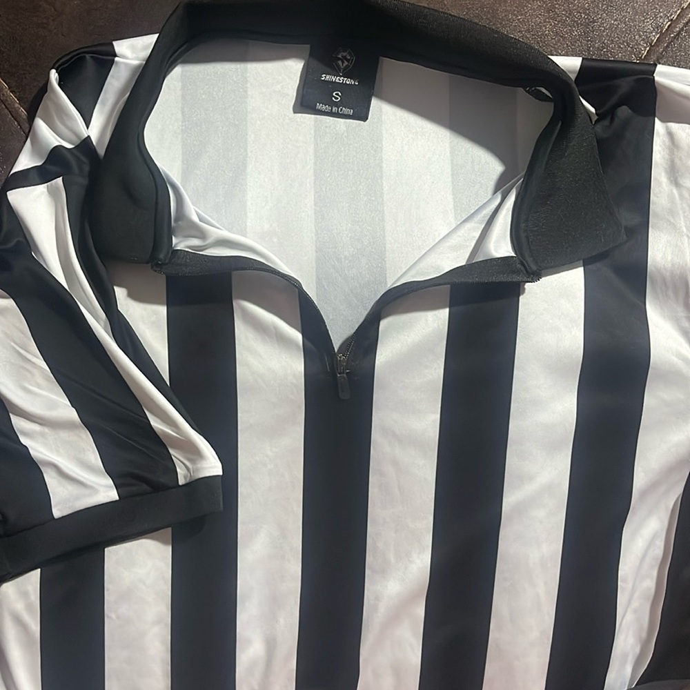 Referee shirt size small